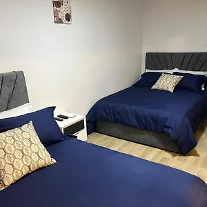  Pensión Apartasuites 53 - 101a Colombia